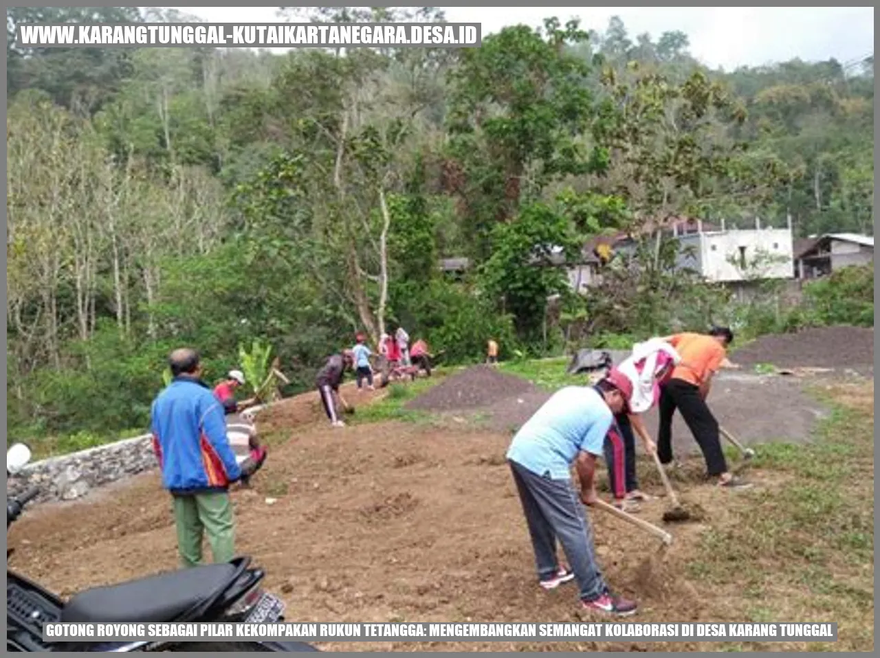 Gotong Royong Sebagai Pilar Kekompakan Rukun Tetangga: Mengembangkan Semangat Kolaborasi di Desa Karang Tunggal